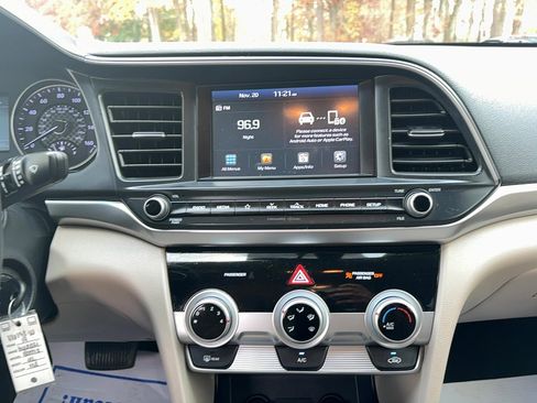 Used 2019 Hyundai Elantra SEL image 12