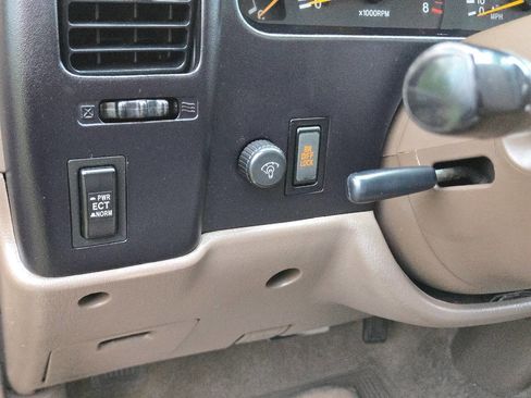 Used 2000 Toyota Tacoma PreRunner RWD image 18