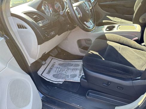Used 2013 Dodge Grand Caravan Crew w/ Entertainment Group 1 FWD image 6