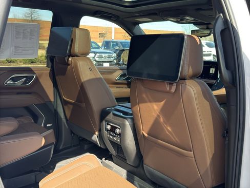 Used 2023 Chevrolet Tahoe High Country w/ Advanced Technology Package image 17