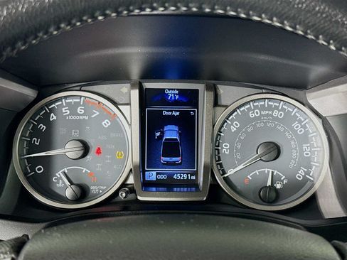 Used 2020 Toyota Tacoma SR5 AWD/4WD image 13