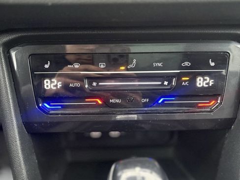 Used 2022 Volkswagen Tiguan SE w/ Panoramic Sunroof Package image 18