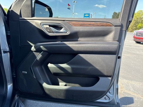 Used 2021 Chevrolet Suburban Premier image 14