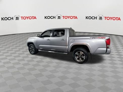 Used 2016 Toyota Tacoma TRD Sport image 22