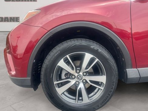 Used 2018 Toyota RAV4 XLE AWD/4WD image 14