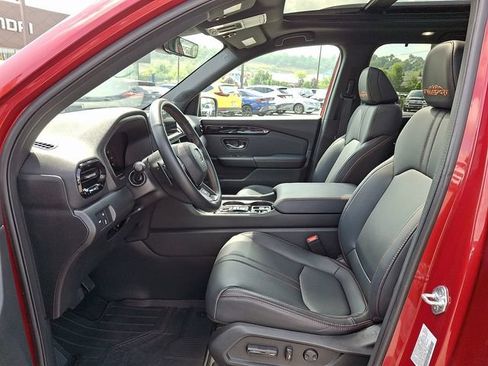 Used 2023 Honda Pilot TrailSport image 13