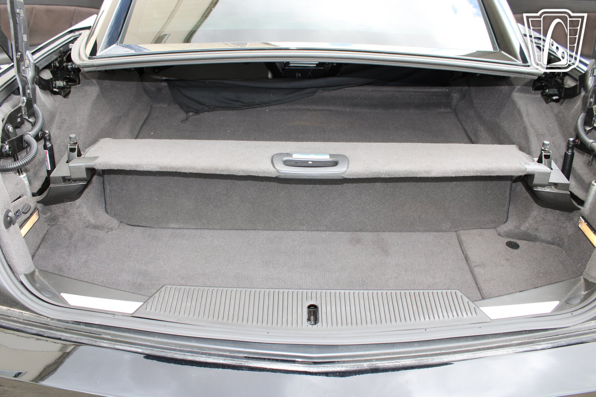 Used 2006 Cadillac XLR V RWD image 3