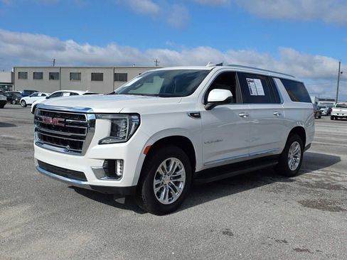 Used 2021 GMC Yukon XL SLT w/ SLT Premium Package image 5