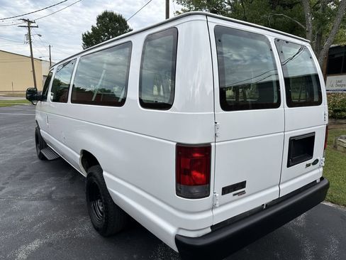 Used 2010 Ford E-350 and Econoline 350 Extended Wagon Super Duty image 4