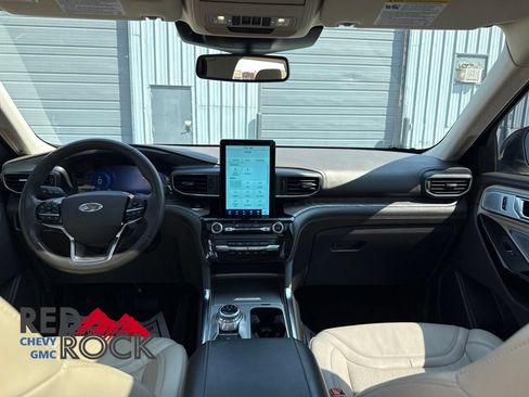 Used 2021 Ford Explorer Platinum w/ Equipment Group 601A AWD/4WD image 14