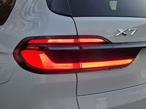 Certified 2025 BMW X7 xDrive40i w/ M Sport Package image 9