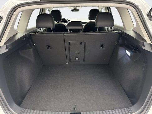 Used 2025 Volkswagen Taos SE image 18