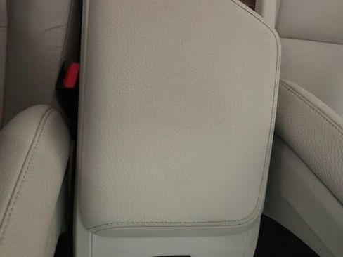 Used 2021 Volvo XC60 T5 Momentum AWD/4WD image 19