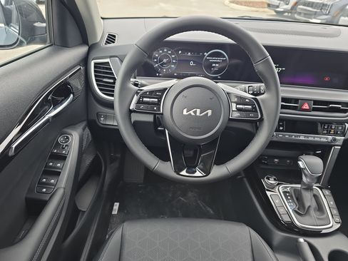 New 2026 Kia Seltos EX image 16