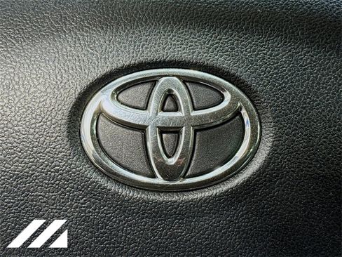 Used 2017 Toyota Prius C Three image 32