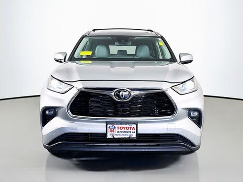 Used 2023 Toyota Highlander Limited AWD/4WD image 11