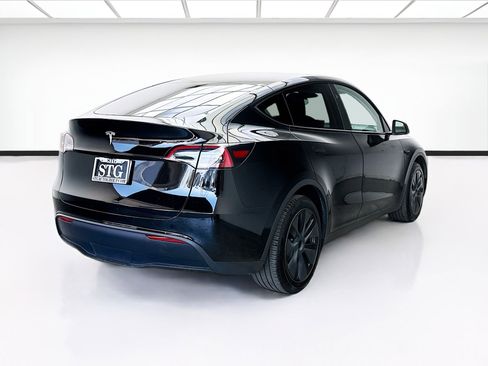 Used 2024 Tesla Model Y Long Range RWD image 4