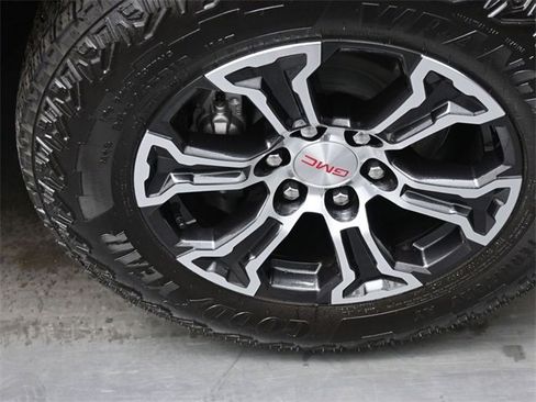 Certified 2025 GMC Canyon AT4 image 29