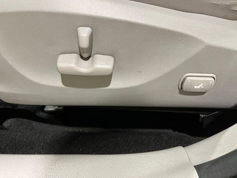 Used 2013 Subaru Forester 2.5X Limited image 38