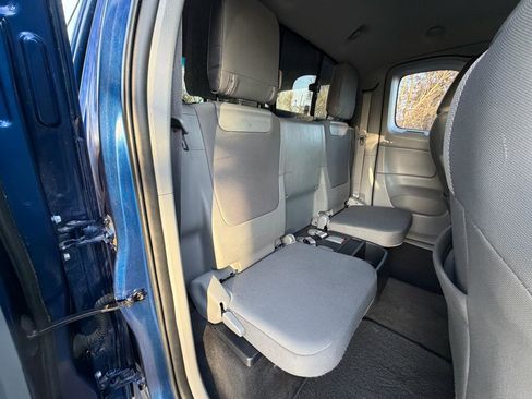 Used 2015 Toyota Tacoma 4x4 Access Cab V6 w/ TRD Sport Package image 21