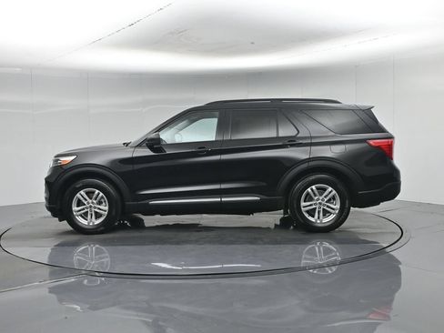 Used 2024 Ford Explorer XLT RWD image 25