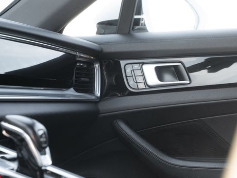 Used 2020 Porsche Panamera 4S image 16