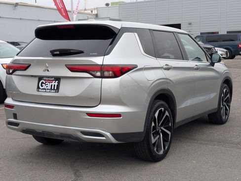 Used 2024 Mitsubishi Outlander SE image 3
