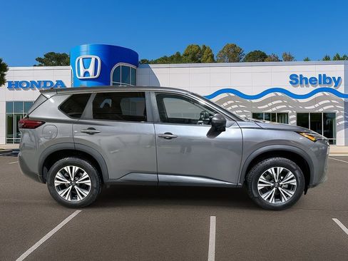 Used 2022 Nissan Rogue SV image 9