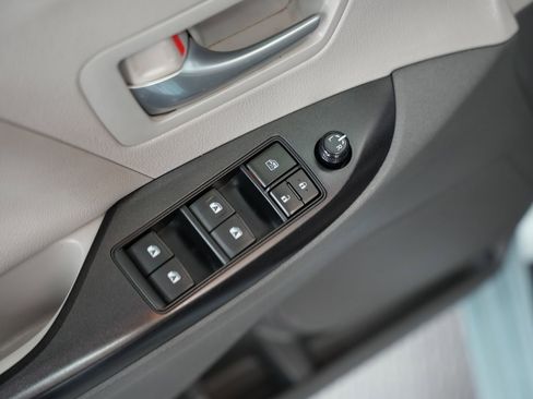 Used 2015 Toyota Sienna LE image 41