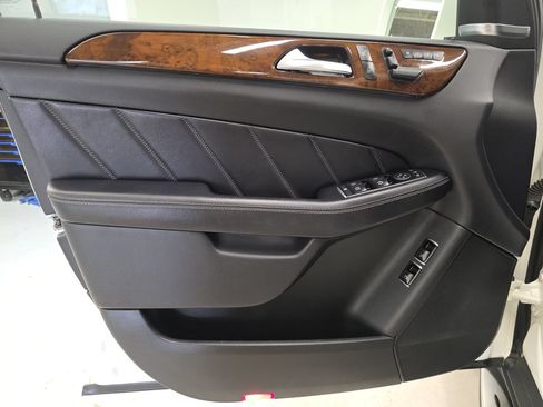 Used 2015 Mercedes-Benz GL 450 4MATIC image 18