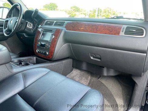 Used 2009 Chevrolet Suburban LT AWD/4WD image 19