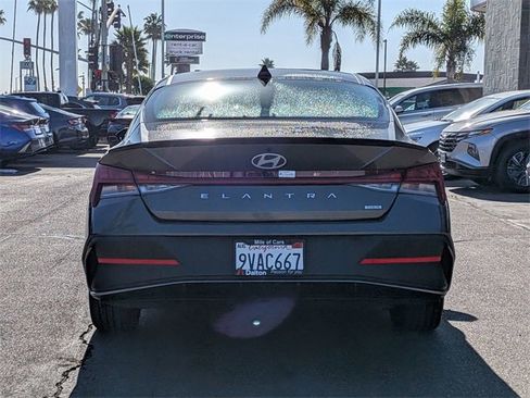 Used 2025 Hyundai Elantra SEL image 3