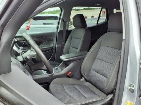 Used 2022 GMC Terrain SLE w/ Driver Convenience Package image 3