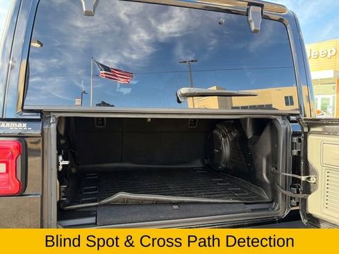 Used 2018 Jeep Wrangler Unlimited Sahara image 21