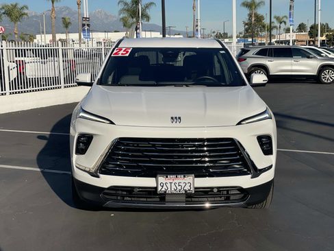 Used 2025 Buick Enclave Preferred image 2