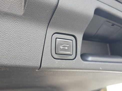 Used 2021 GMC Acadia Denali w/ Denali Technology Package image 12