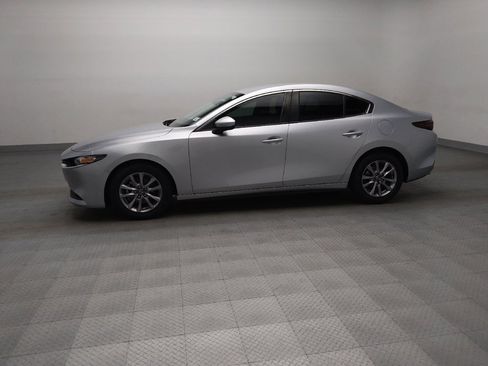 Used 2020 MAZDA MAZDA3 Sedan FWD image 2