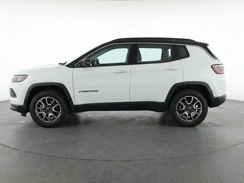 Used 2025 Jeep Compass Trailhawk AWD/4WD image 5