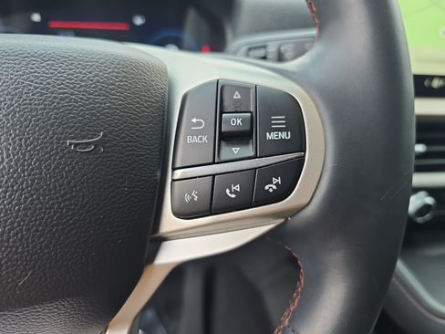 Used 2025 Ford Explorer Active w/ Active Comfort Package AWD/4WD image 19