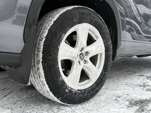 Used 2023 Toyota Highlander LE image 12