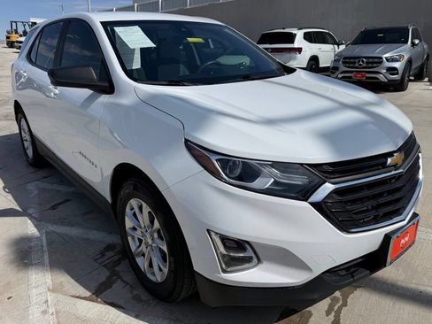 Used 2021 Chevrolet Equinox LS FWD image 2