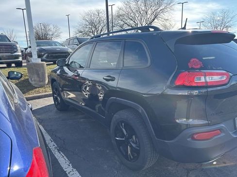 Used 2016 Jeep Cherokee Latitude w/ Cold Weather Group image 5