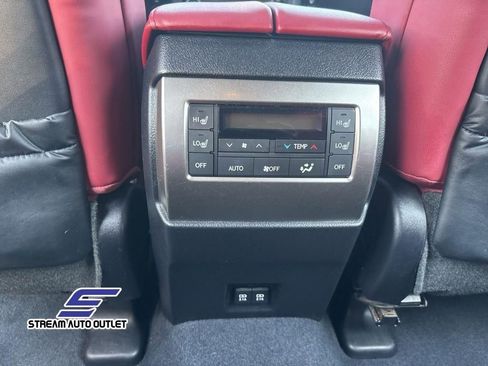 Used 2023 Lexus GX 460 Premium w/ Premium Package image 13
