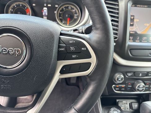 Used 2017 Jeep Cherokee Limited AWD/4WD image 16
