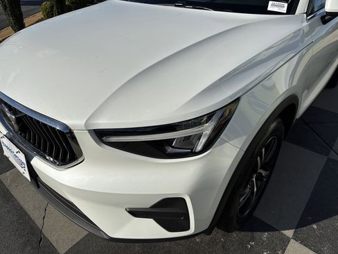 Used 2025 Volvo XC40 B5 Core image 6