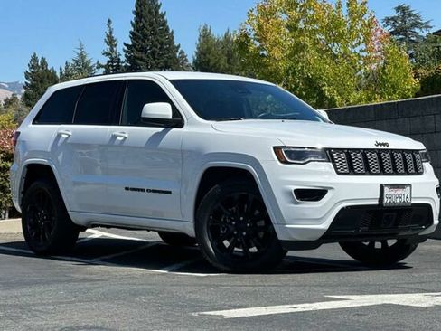 Used 2022 Jeep Grand Cherokee Laredo X AWD/4WD image 2