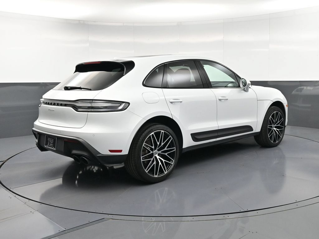 Certified 2026 Porsche Macan AWD/4WD image 8