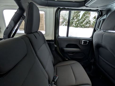 Used 2021 Jeep Wrangler Unlimited Sahara image 27