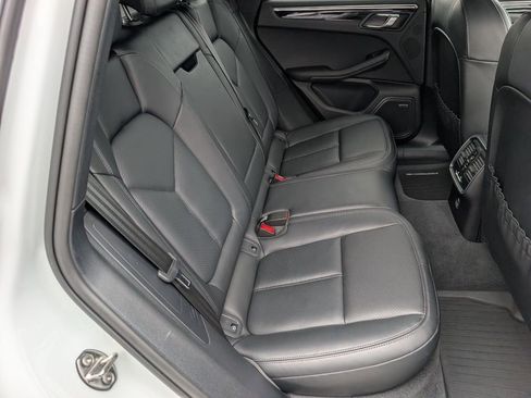 Certified 2024 Porsche Macan AWD/4WD image 7