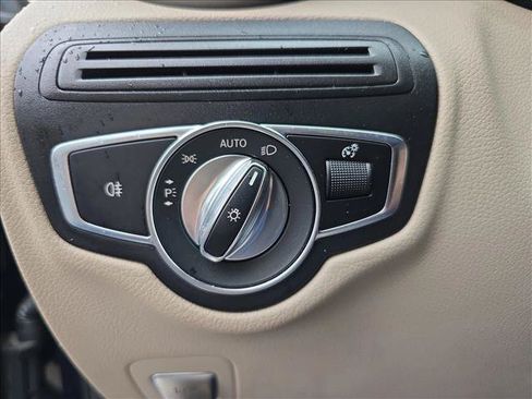 Used 2019 Mercedes-Benz GLC 300 4MATIC image 25